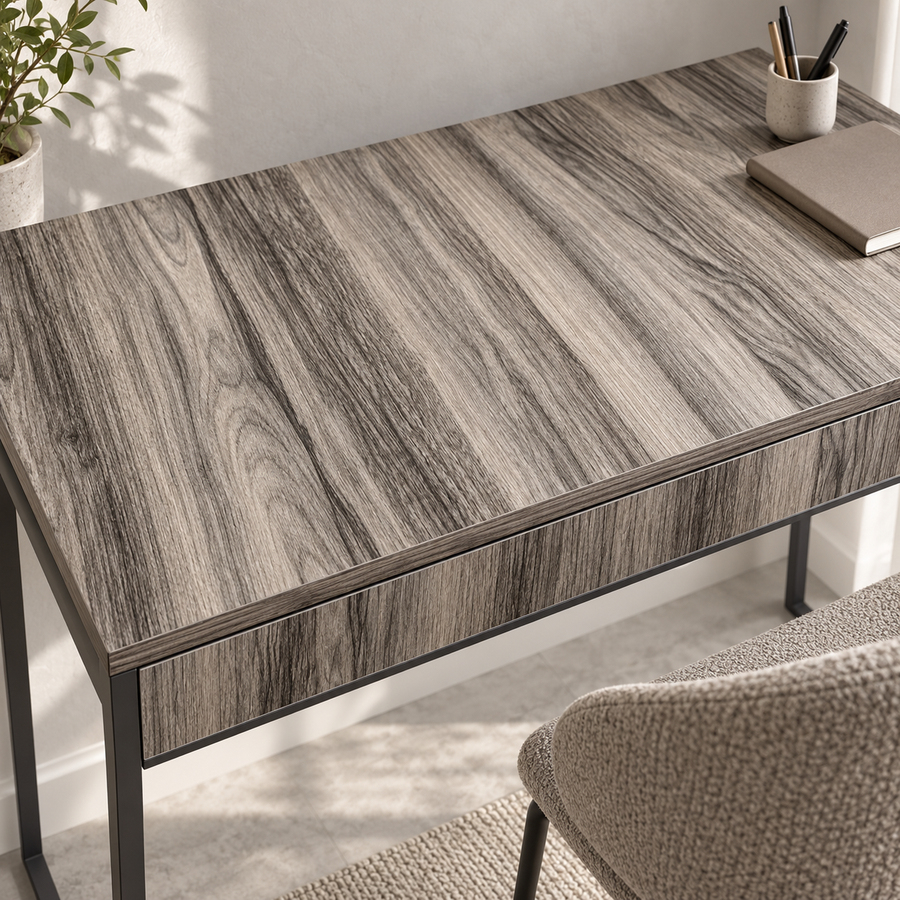 Bois patiné — nuance 1, mise en situation sur bureau