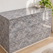 Céladon — nuance 12, adhésif décoratif appliqué sur commode
