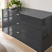 Céladon — nuance 7, adhésif décoratif appliqué sur commode