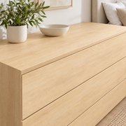 Chêne naturel — nuance 3, mise en situation sur commode